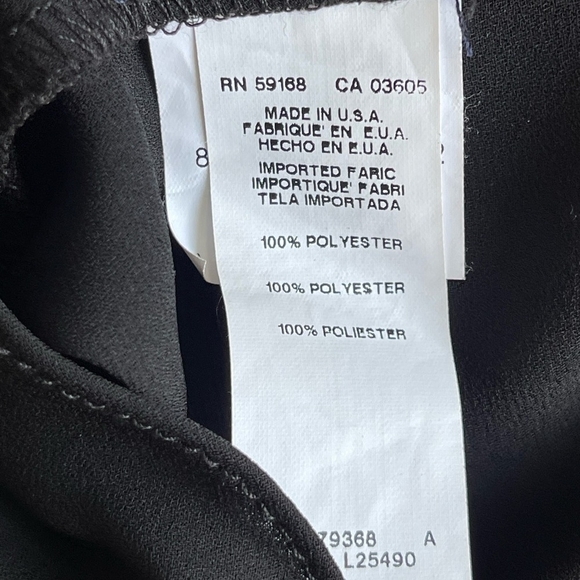 Women’s Blouse Karen Kane Asymmetrical Black Crepe 3/4 Flutter Sleeve V-Neck Top - Picture 7 of 7